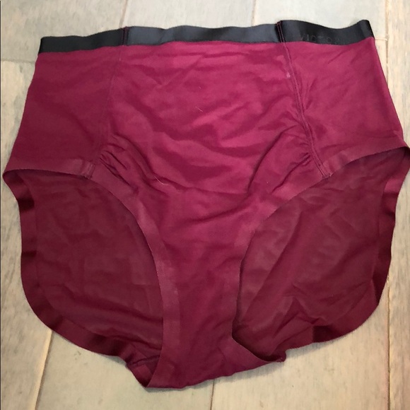 Body by Victoria‘a Secret mesh bra & panty.34C & S - Picture 4 of 6